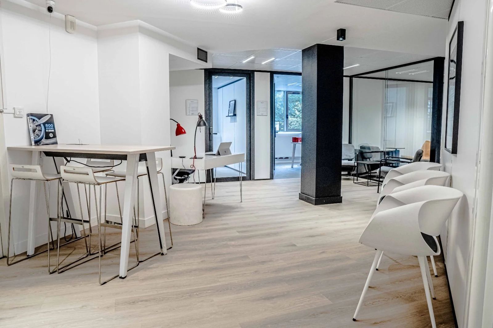 Bureau opéré · 79 à 81 postes · rue de Villiers, Neuilly-Sur-Seine — photo 2/14