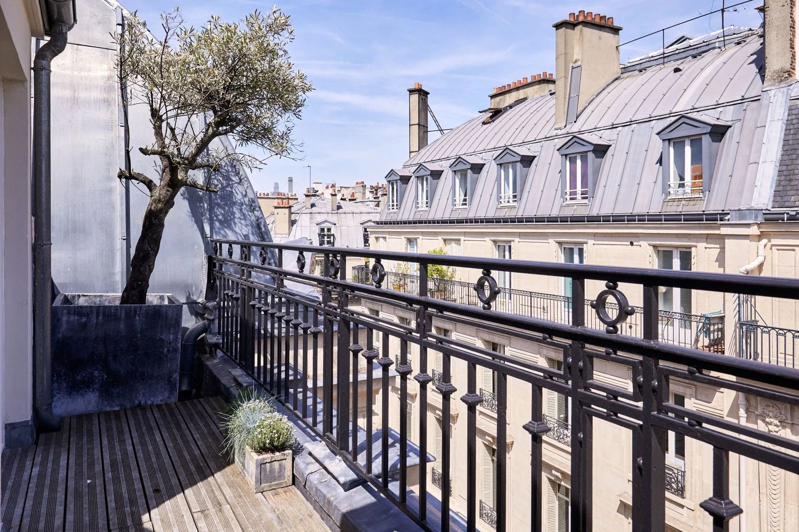 Coworking · 1 à 190 postes · rue des Filles Saint-Thomas, Paris 2e — photo 3/7