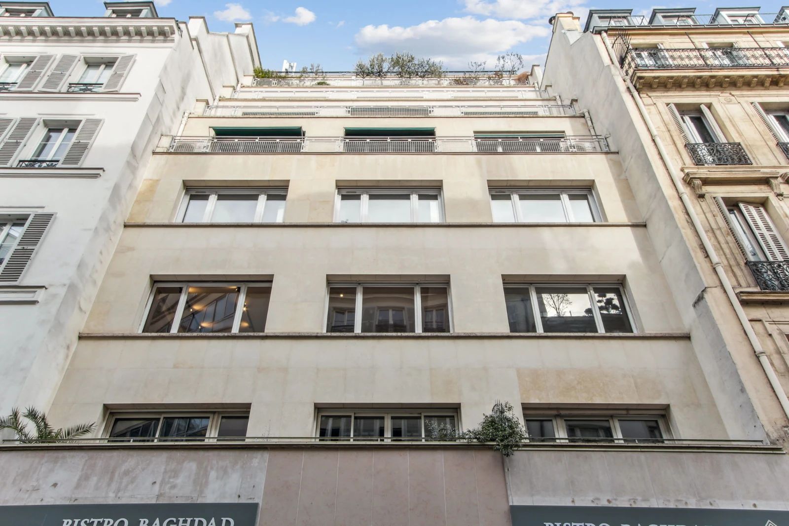 Bureau opéré · 10 postes · rue du Colisée, Paris 8e — photo 1/6