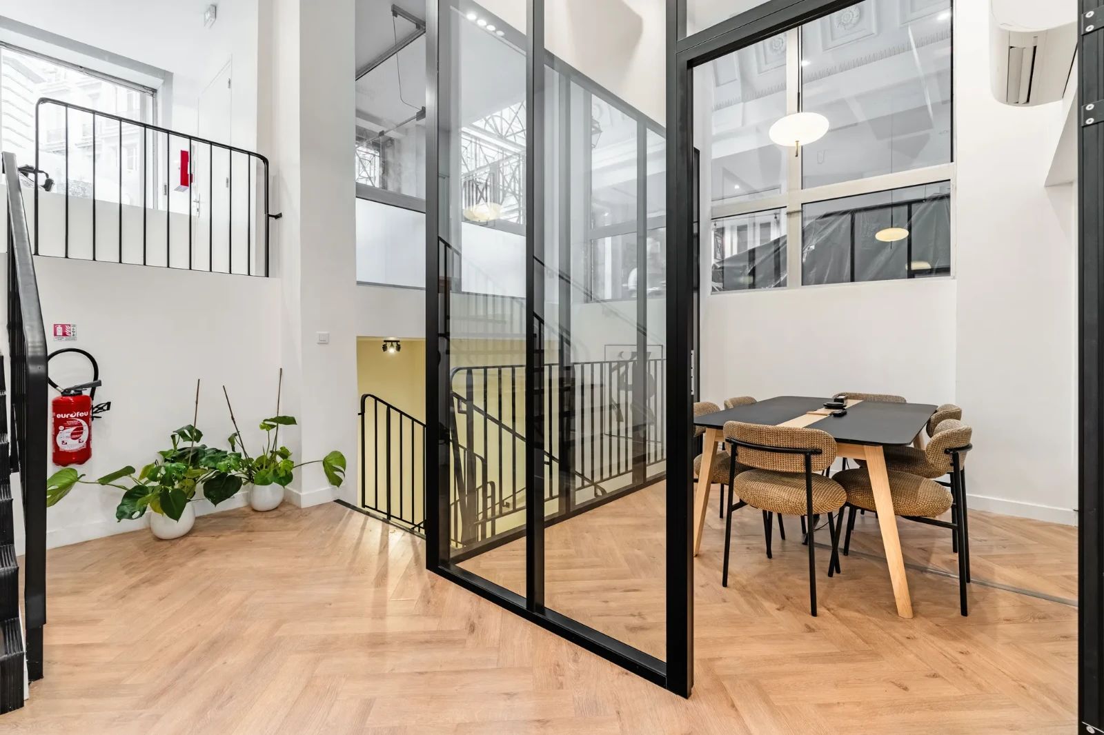Bureau opéré · 20 à 24 postes · rue Jean-Baptiste Pigalle, Paris 9e — photo 6/16