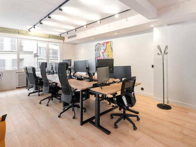 Bureau opéré · 1 à 17 postes · rue du Colisée, Paris 8e — photo 1/6
