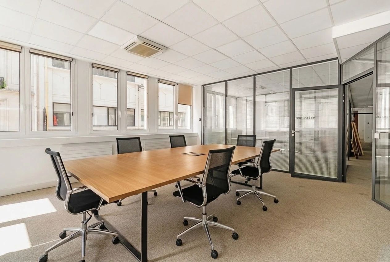 Bureau opéré · 40 à 56 postes · rue Bayen, Paris 17e — photo 3/9