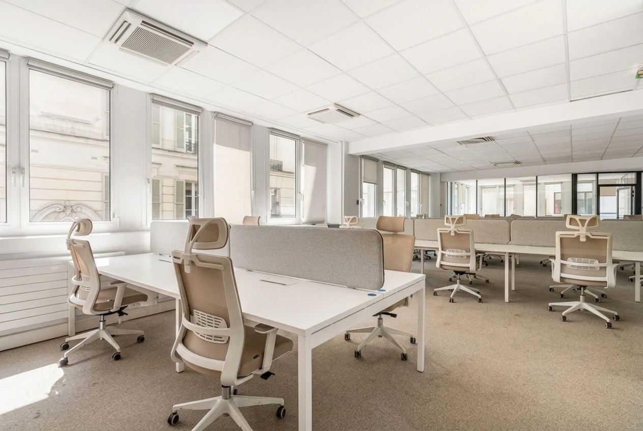 Bureau opéré · 40 à 56 postes · rue Bayen, Paris 17e — photo 4/9