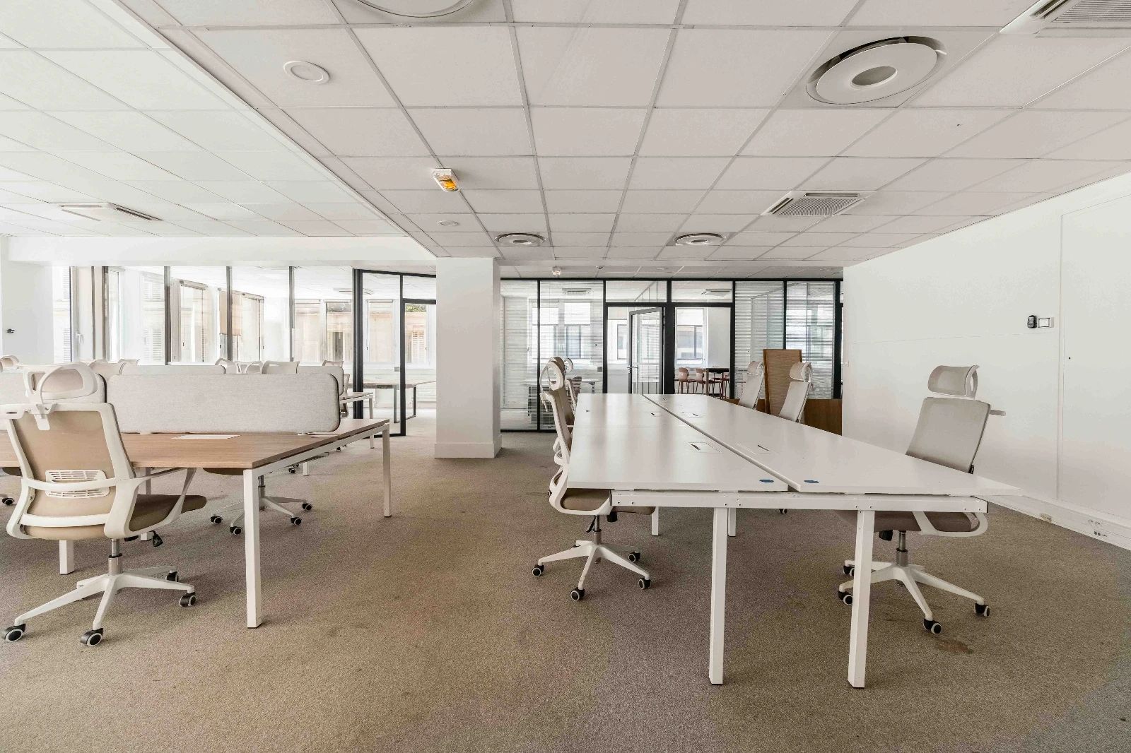 Bureau opéré · 40 à 56 postes · rue Bayen, Paris 17e — photo 5/9