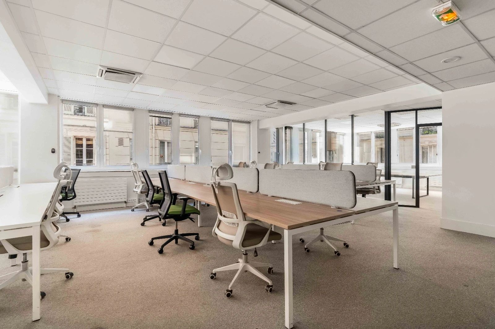 Bureau opéré · 40 à 56 postes · rue Bayen, Paris 17e — photo 7/9