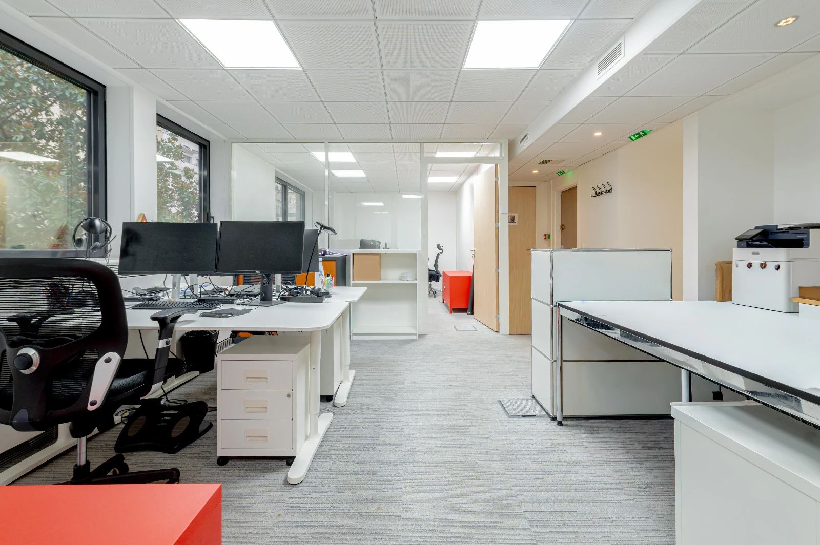 Bureau opéré · 15 à 22 postes · rue de l'Université, Paris 7e — photo 6/7