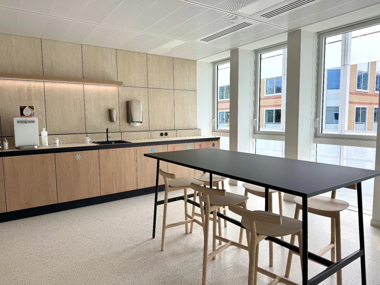 Coworking · 220 postes · rue Anatole, Levallois-Perret — photo 2/13