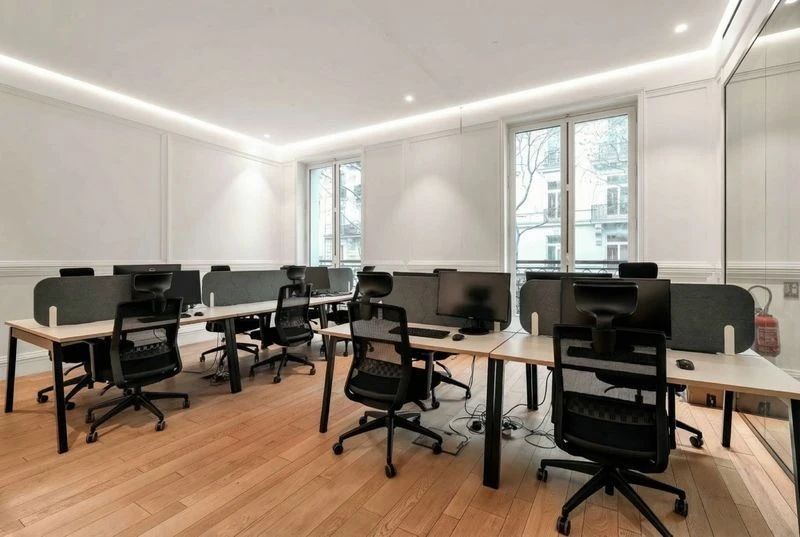 Bureau opéré · 20 à 28 postes · avenue Franklin Delano Roosevelt, Paris 8e — photo 2/11