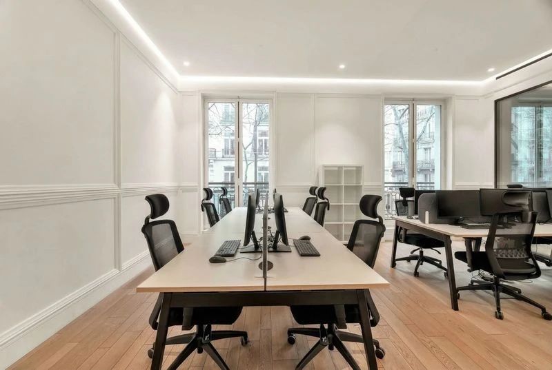 Bureau opéré · 20 à 28 postes · avenue Franklin Delano Roosevelt, Paris 8e — photo 3/11