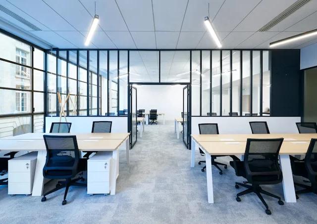 Bureau opéré · 95 à 103 postes · rue d'Amsterdam, Paris 9e — photo 1/5