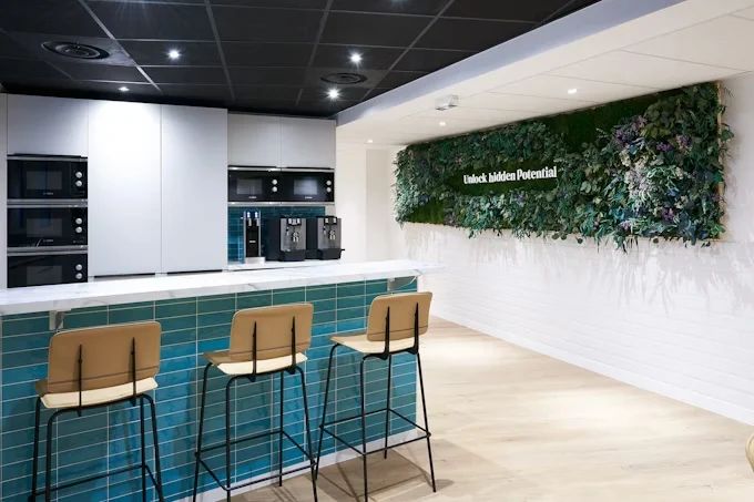 Bureau opéré · 20 à 30 postes · rue d'Amsterdam, Paris 9e — photo 3/6