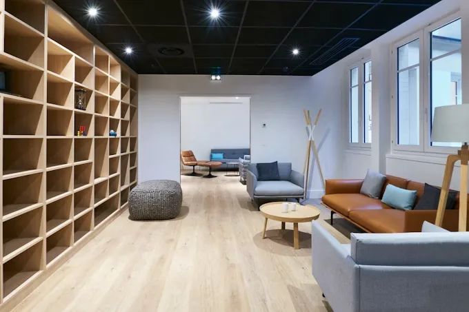 Bureau opéré · 20 à 30 postes · rue d'Amsterdam, Paris 9e — photo 4/6