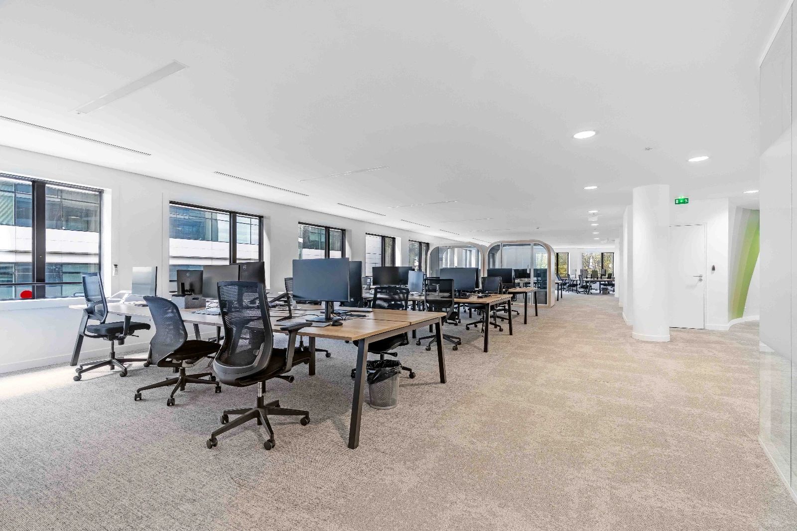 Bureau opéré · 45 à 52 postes · rue Anatole, Levallois-Perret — photo 1/6