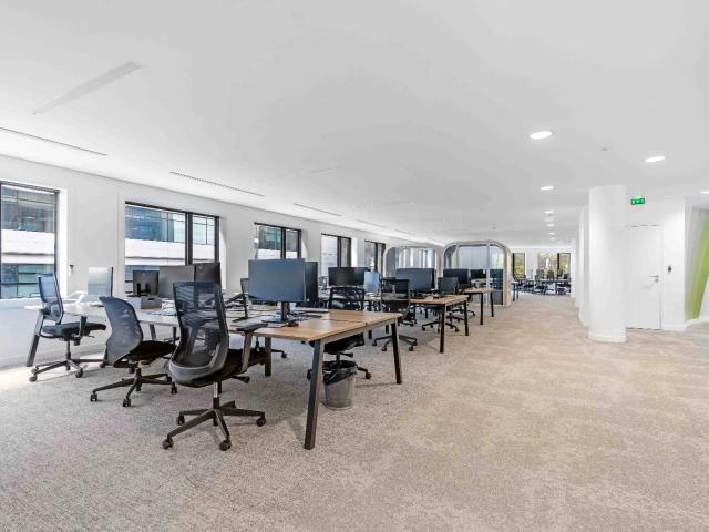 Bureau opéré · 45 à 52 postes · rue Anatole, Levallois-Perret — photo 1/6