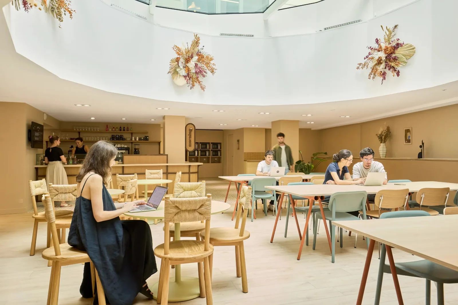 Coworking · 1 à 265 postes · rue du Général-Foy, Paris 8e — photo 2/8