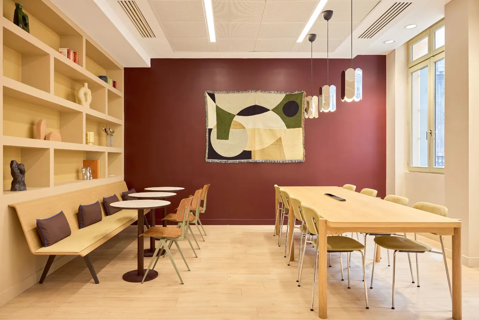 Coworking · 1 à 265 postes · rue du Général-Foy, Paris 8e — photo 7/8