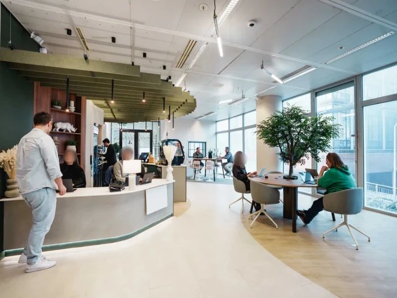 Coworking · 850 postes · esplanade du Général de Gaulle, Courbevoie — photo 1/6