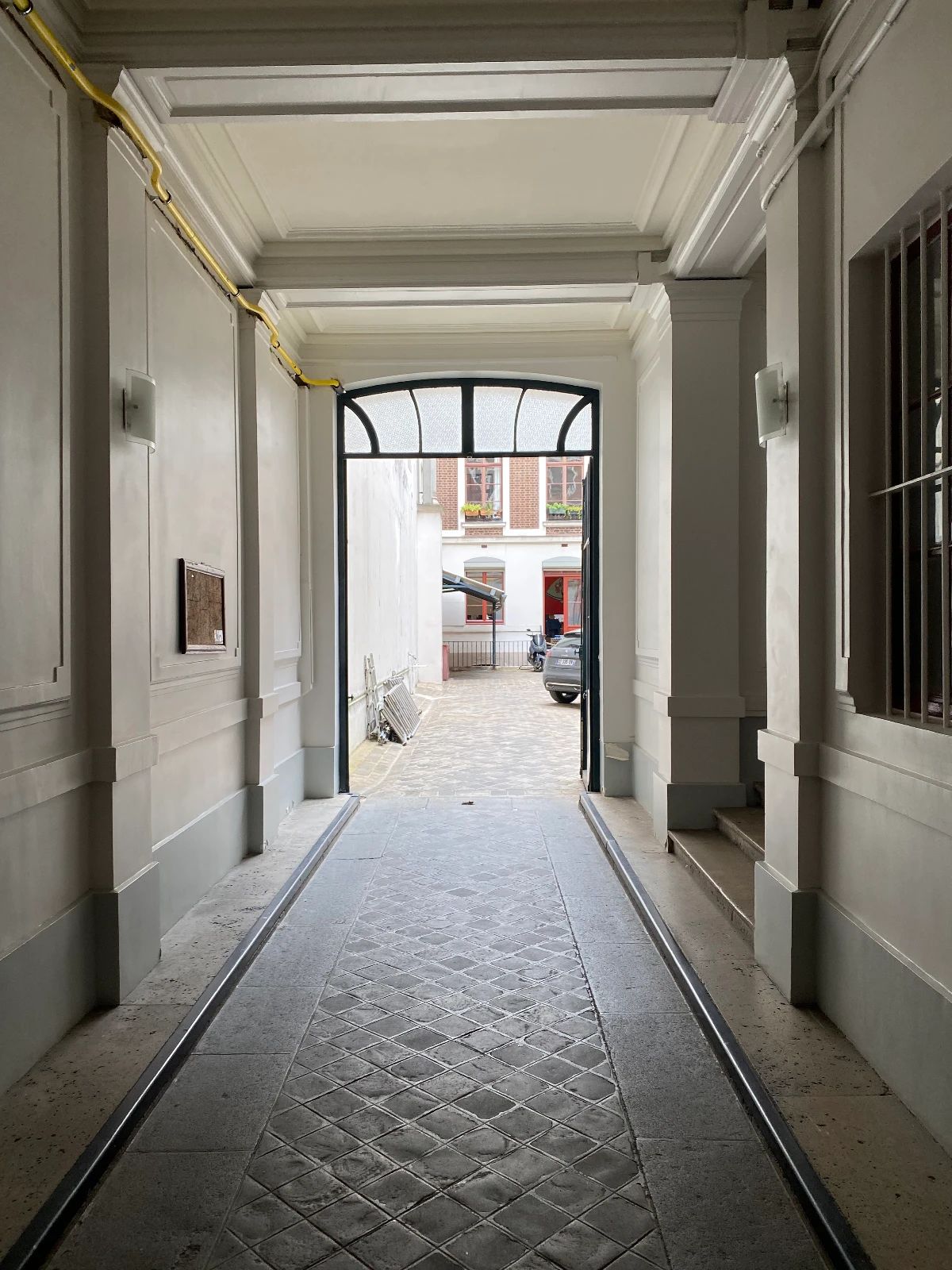 Prestation de services · 18 postes · rue Milton, Paris 9e — photo 2/17