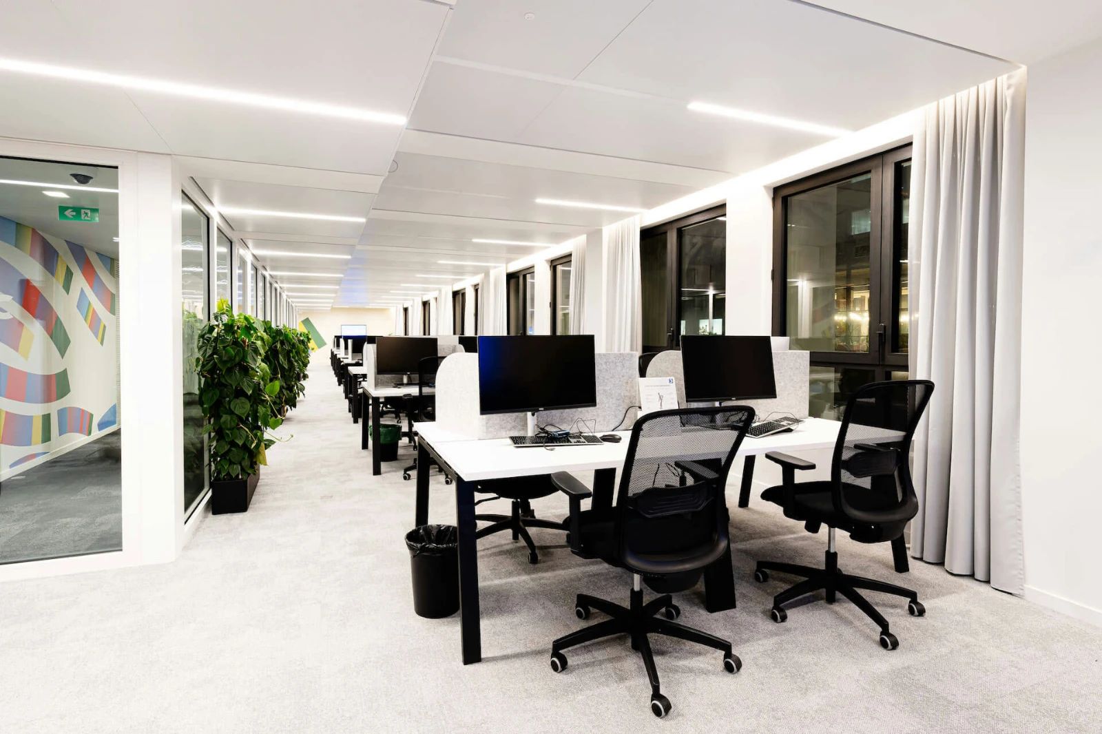 Coworking · 86 postes · passage de l'Île-louviers, Paris 4e — photo 3/5