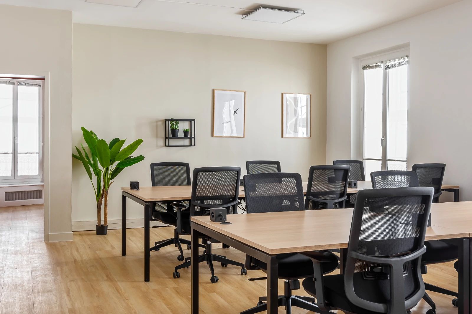 Bureau opéré · 30 à 34 postes · rue d'Argenson, Paris 8e — photo 3/11