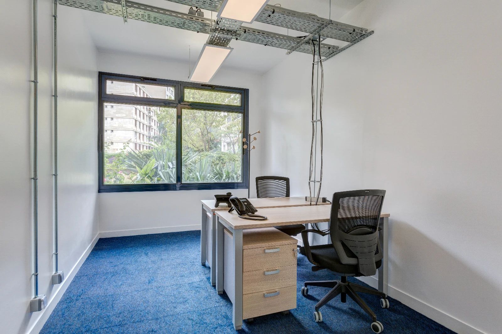 Coworking · 30 postes · rue des Cévennes, Paris 15e — photo 3/8