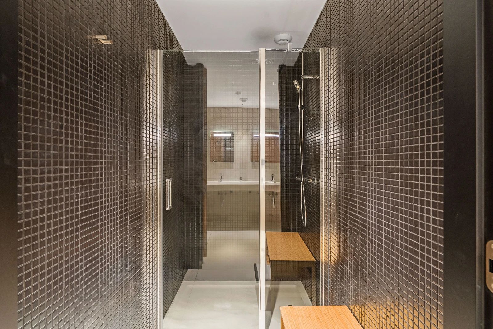 Bureau opéré · 70 à 77 postes · rue Saint-Denis, Paris 2e — photo 8/12