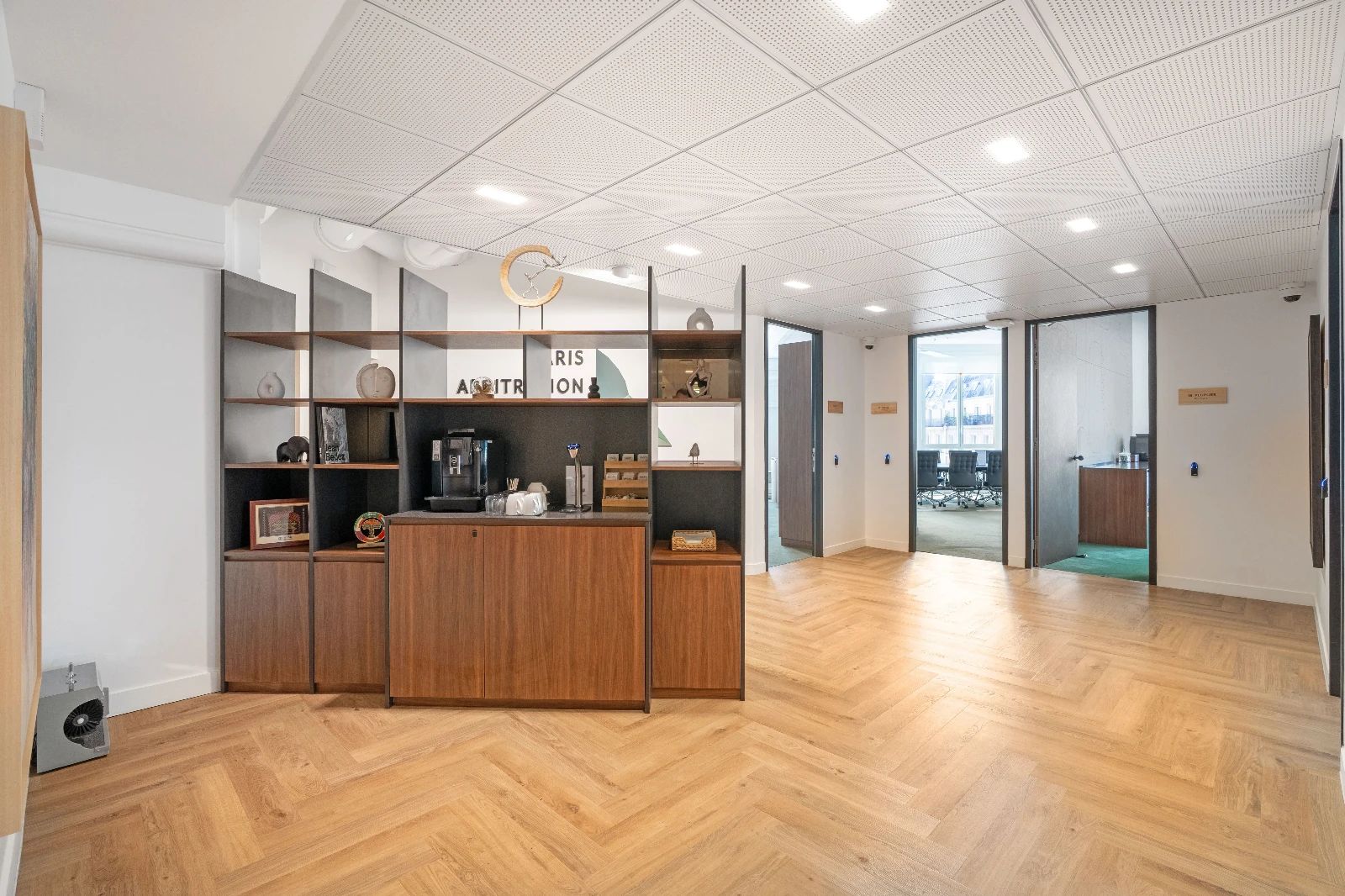 Bureau opéré · 70 à 77 postes · rue Saint-Denis, Paris 2e — photo 10/12