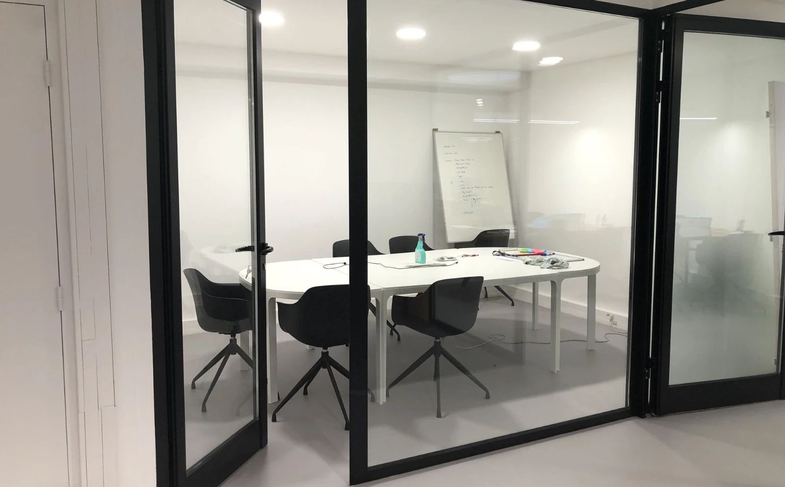 Bureau opéré · 1 à 12 postes · rue Chanzy, Paris 11e — photo 3/5