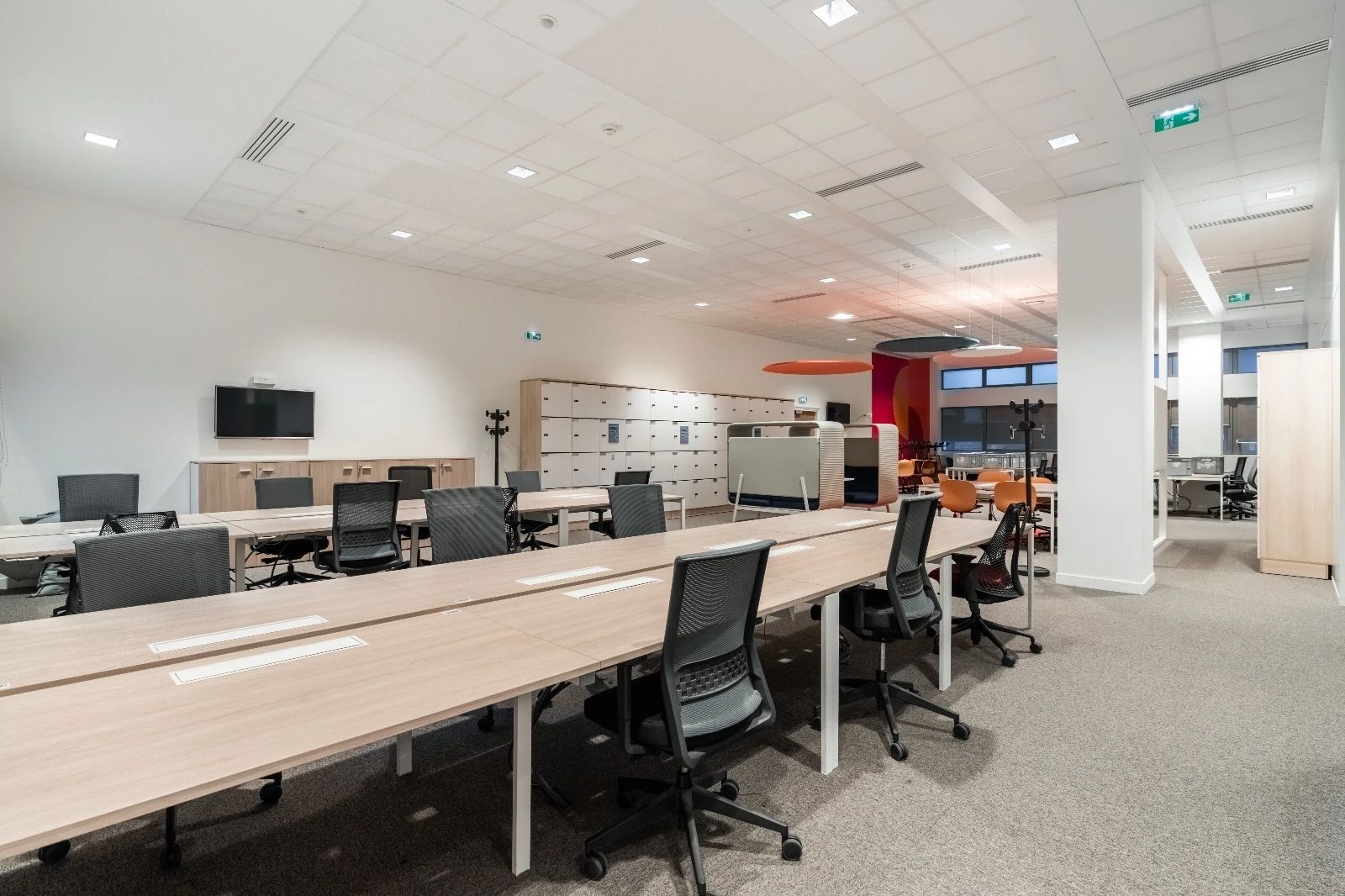 Bureau opéré · 1 à 124 postes · rue des Pyrénées, Paris 20e — photo 3/12