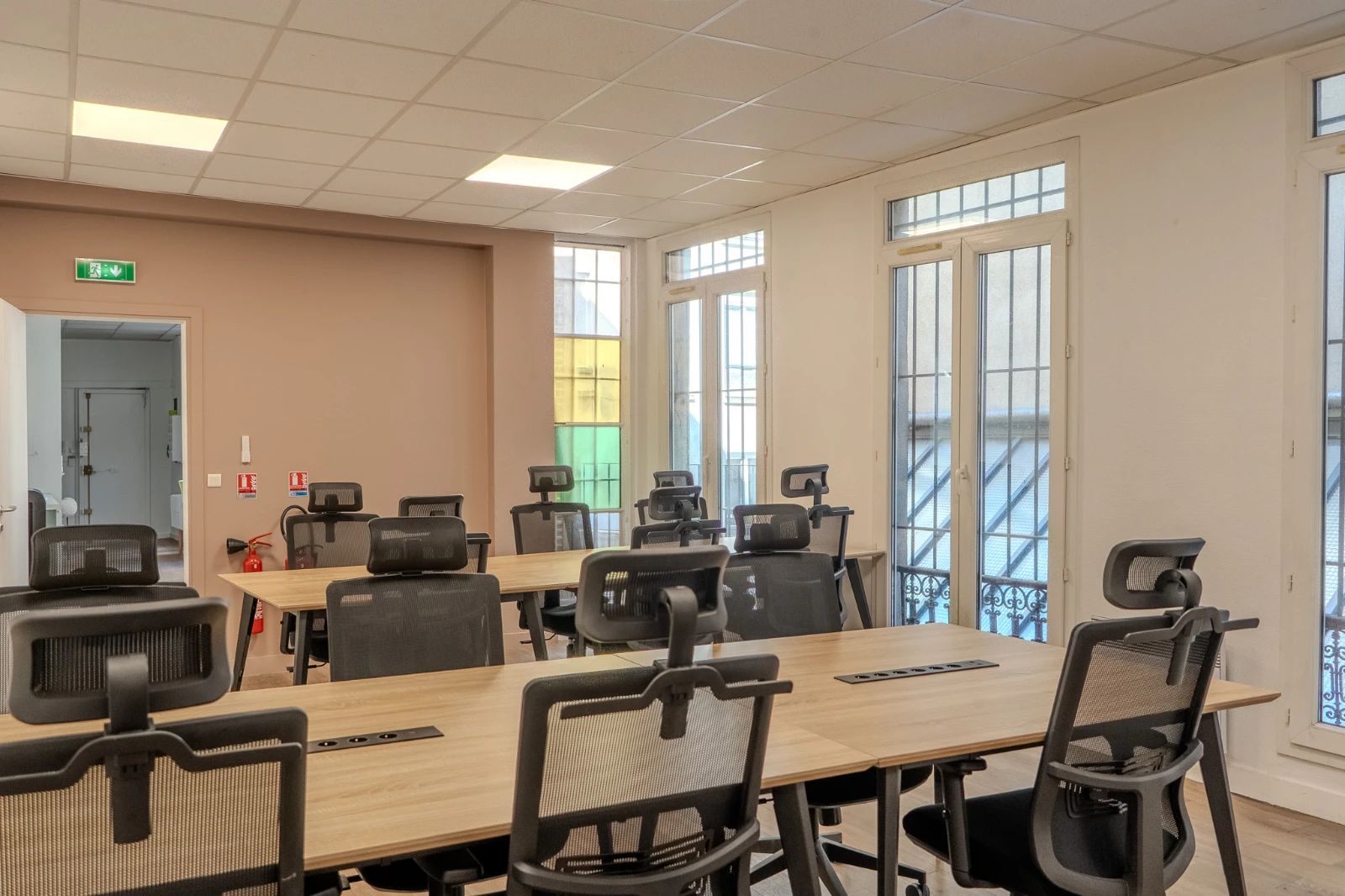 Bureau opéré · 16 à 18 postes · rue du Faubourg Saint-Martin, Paris 10e — photo 3/9