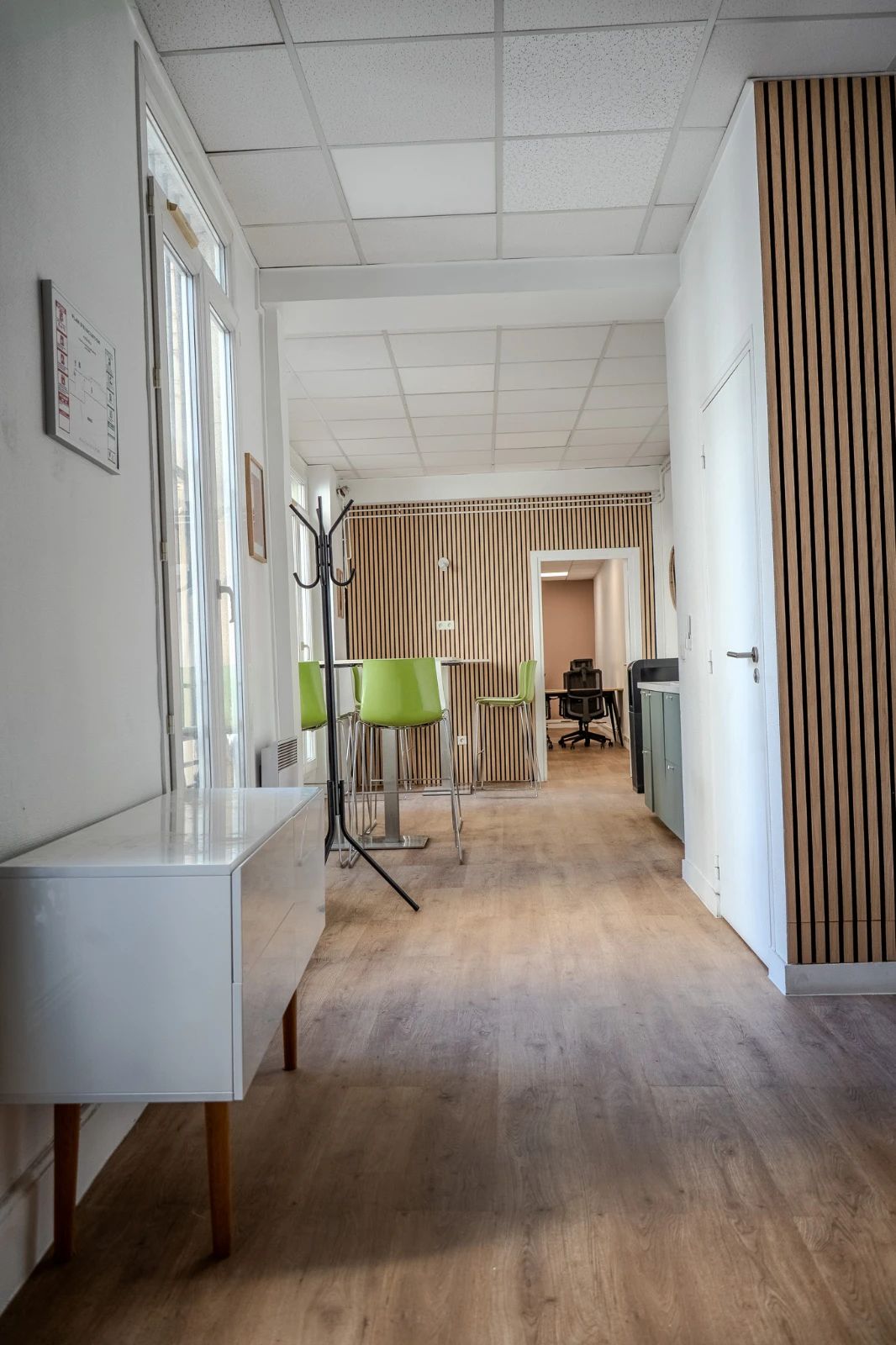 Bureau opéré · 16 à 18 postes · rue du Faubourg Saint-Martin, Paris 10e — photo 7/9