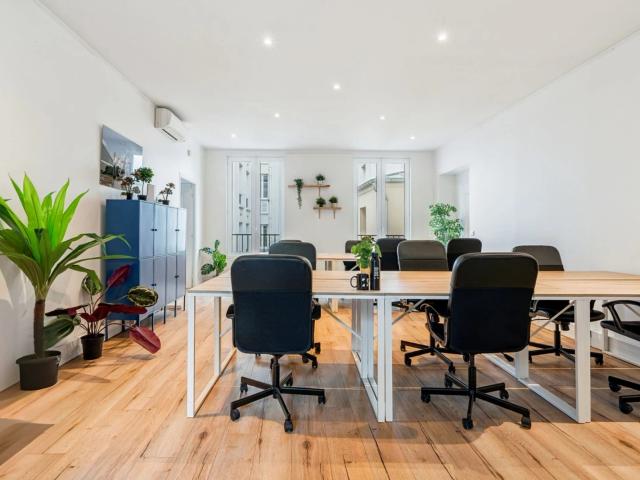Bureau opéré · 10 à 12 postes · rue Oberkampf, Paris 11e — photo 1/6