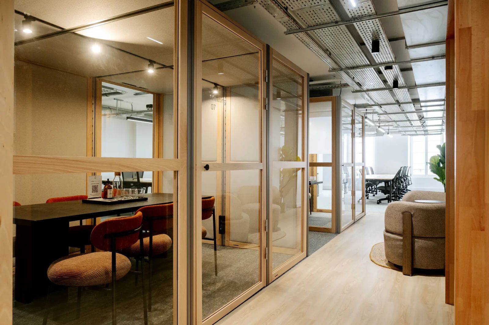 Bureau opéré · 100 à 124 postes · rue Lucien Sampaix, Paris 10e — photo 9/14