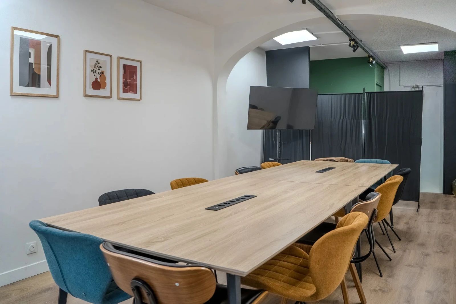 Bureau opéré · 4 à 8 postes · rue de Montmorency, Paris 3e — photo 3/6