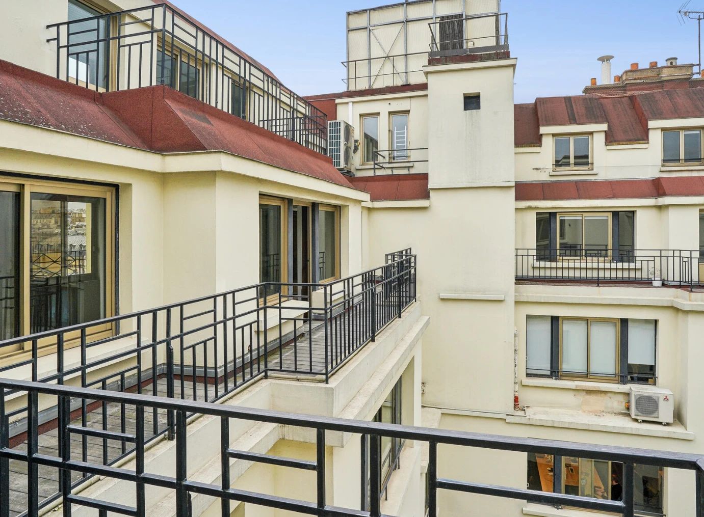 Bureau opéré · 80 à 92 postes · rue d'Hauteville, Paris 10e — photo 4/7