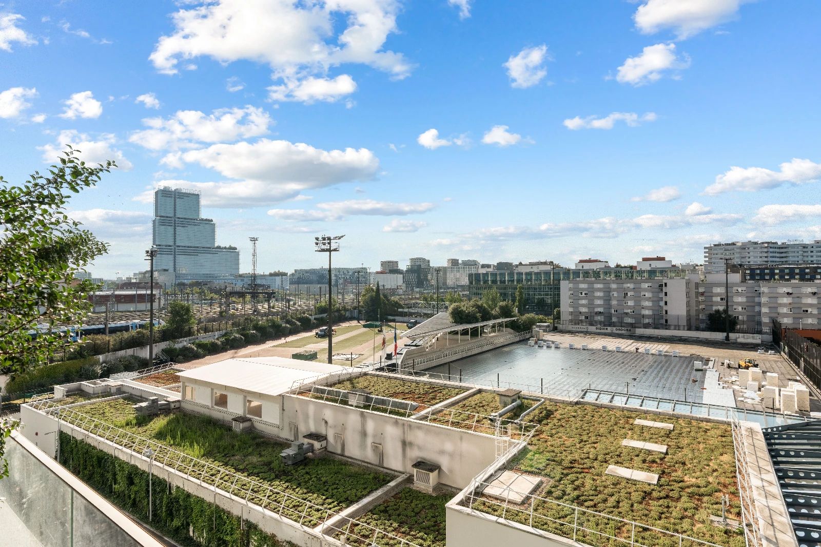 Bureau opéré · 35 postes · rue Pablo Néruda, Levallois-Perret — photo 10/16
