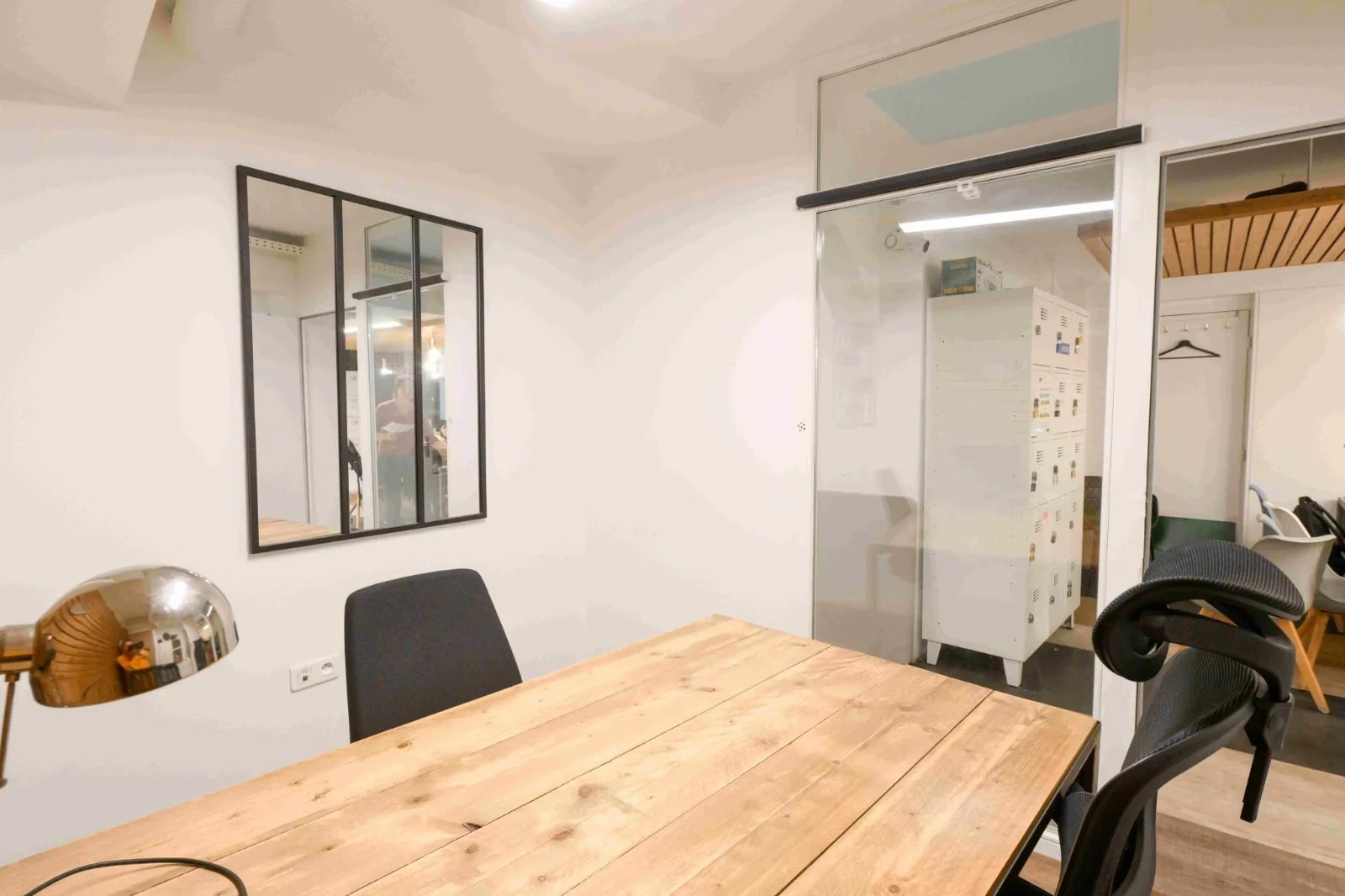 Coworking · 1 poste · rue du Cloître Saint-Merri, Paris 4e — photo 2/8