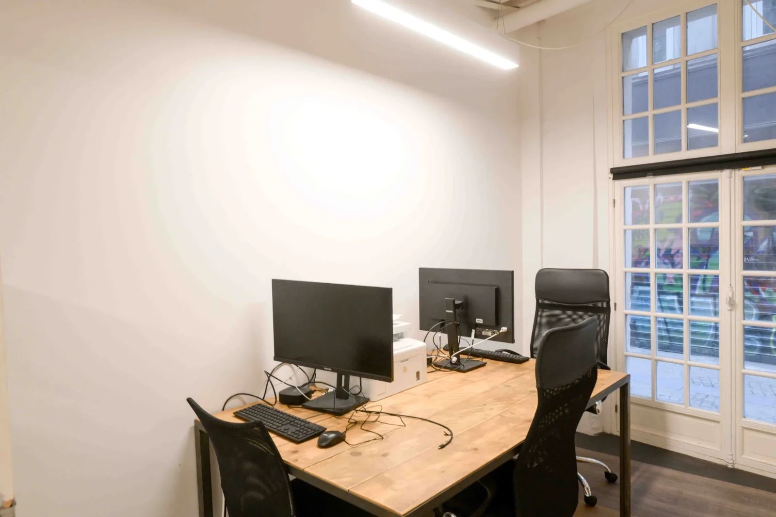 Coworking · 1 poste · rue du Cloître Saint-Merri, Paris 4e — photo 5/8