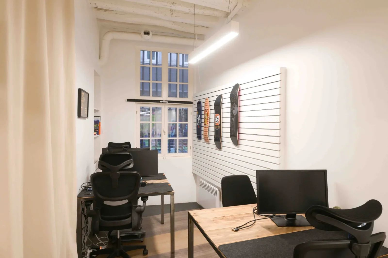 Coworking · 1 poste · rue du Cloître Saint-Merri, Paris 4e — photo 7/8