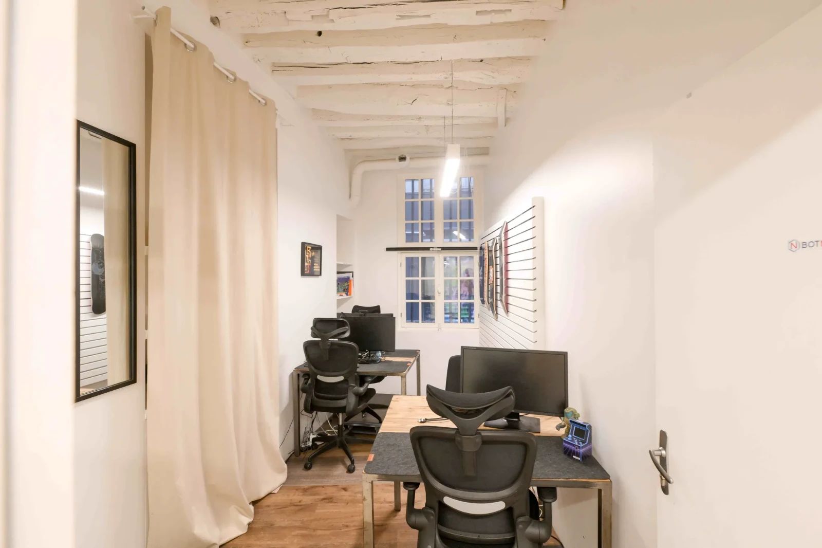 Coworking · 1 poste · rue du Cloître Saint-Merri, Paris 4e — photo 8/8