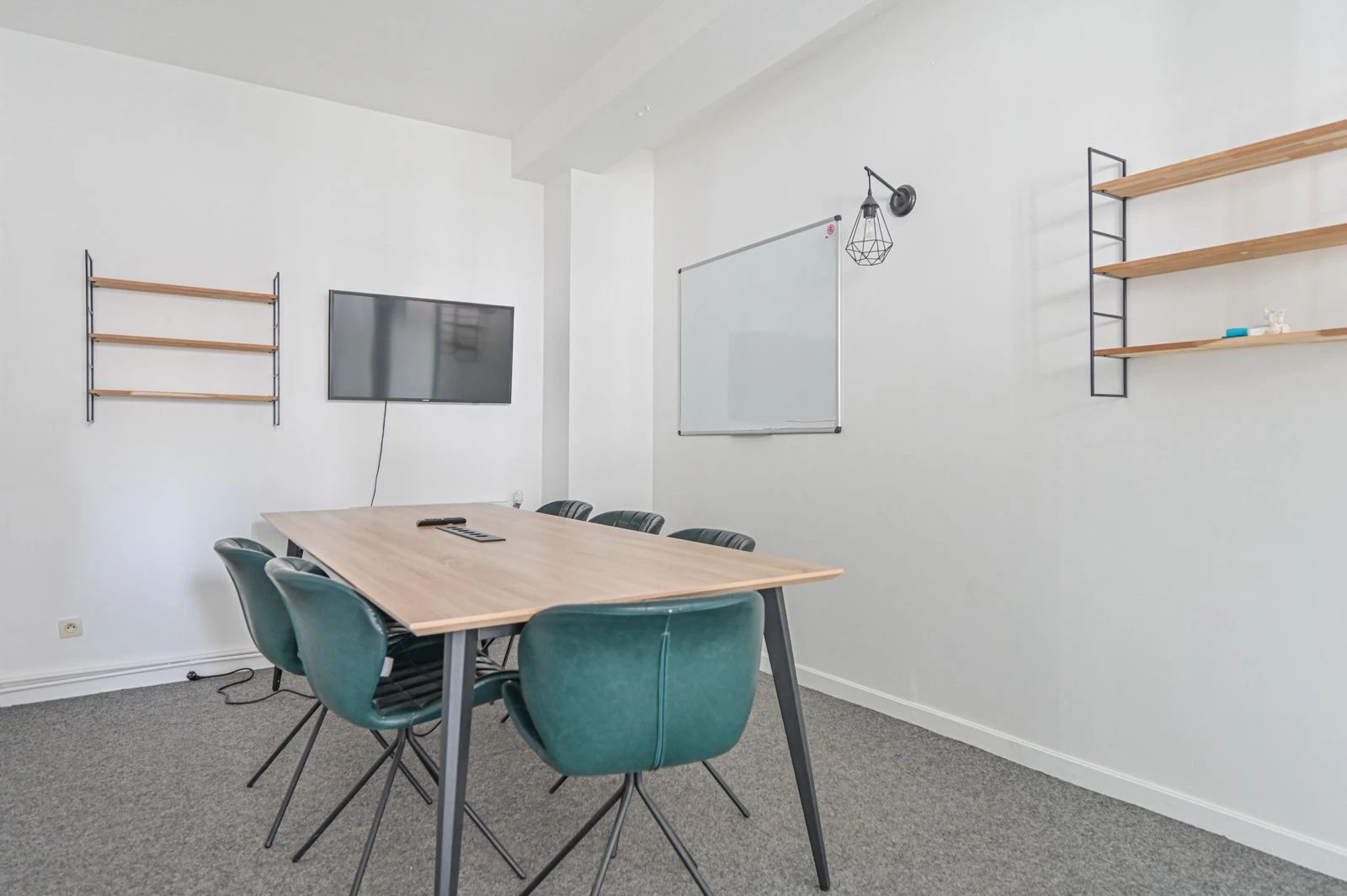 Bureau opéré · 30 à 35 postes · rue Louis Blanc, Paris 10e — photo 3/22