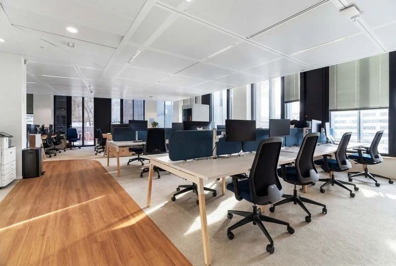 Bureau opéré · 25 à 30 postes · place Françoise Dorin, Paris 17e — photo 3/12