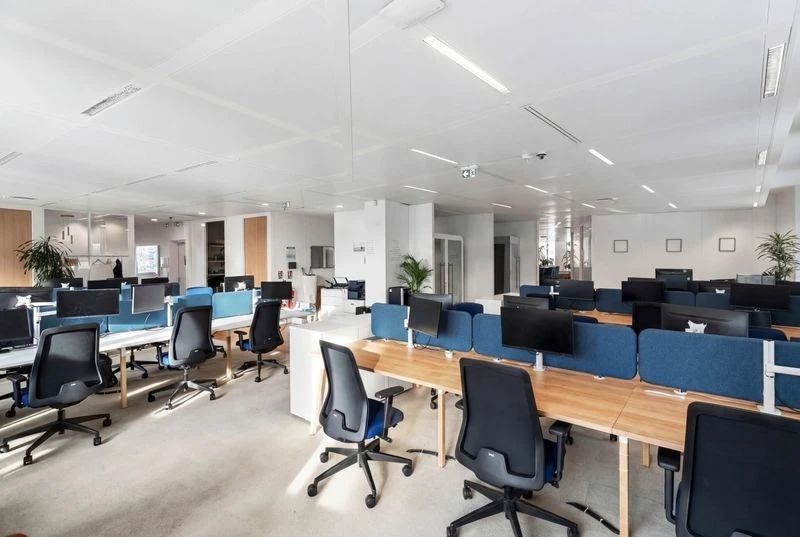 Bureau opéré · 25 à 30 postes · place Françoise Dorin, Paris 17e — photo 4/12