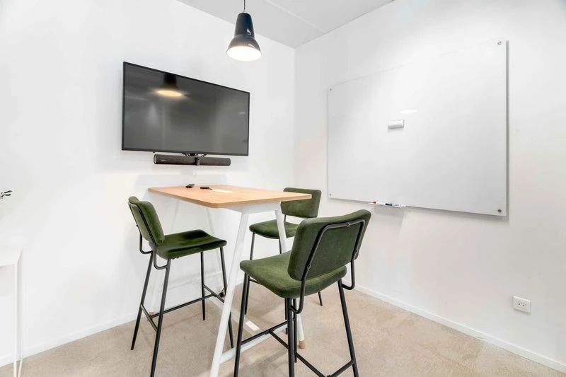Bureau opéré · 25 à 30 postes · place Françoise Dorin, Paris 17e — photo 5/12