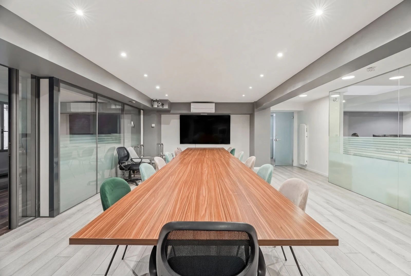 Bureau opéré · 8 à 10 postes · rue Saint-Charles, Paris 15e — photo 4/6