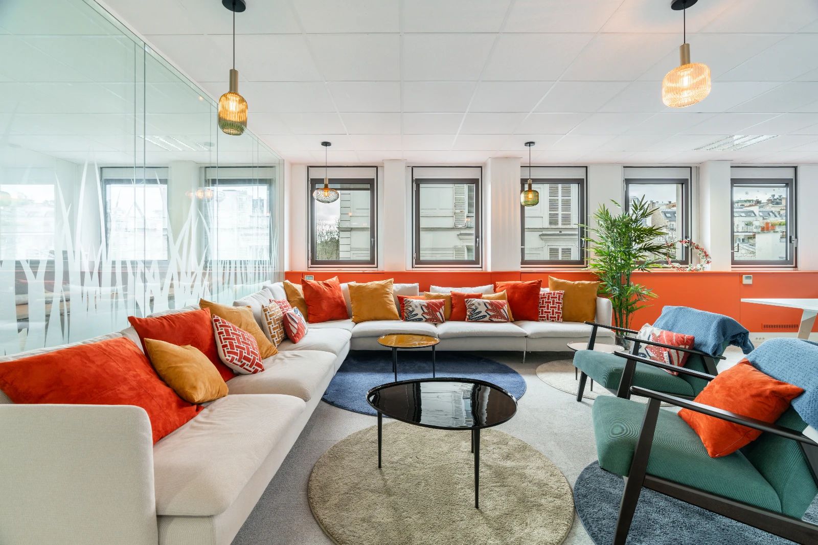 Bureau opéré · 10 à 15 postes · rue Jacques Dulud, Neuilly-Sur-Seine — photo 1/6