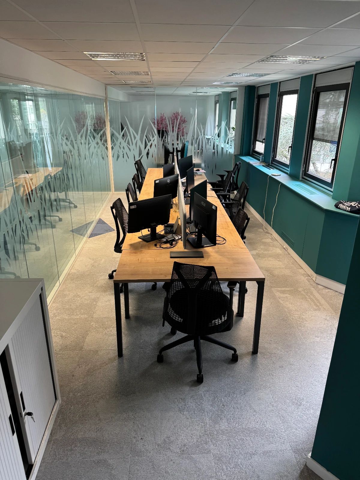 Bureau opéré · 15 à 22 postes · rue Jacques Dulud, Neuilly-Sur-Seine — photo 2/20