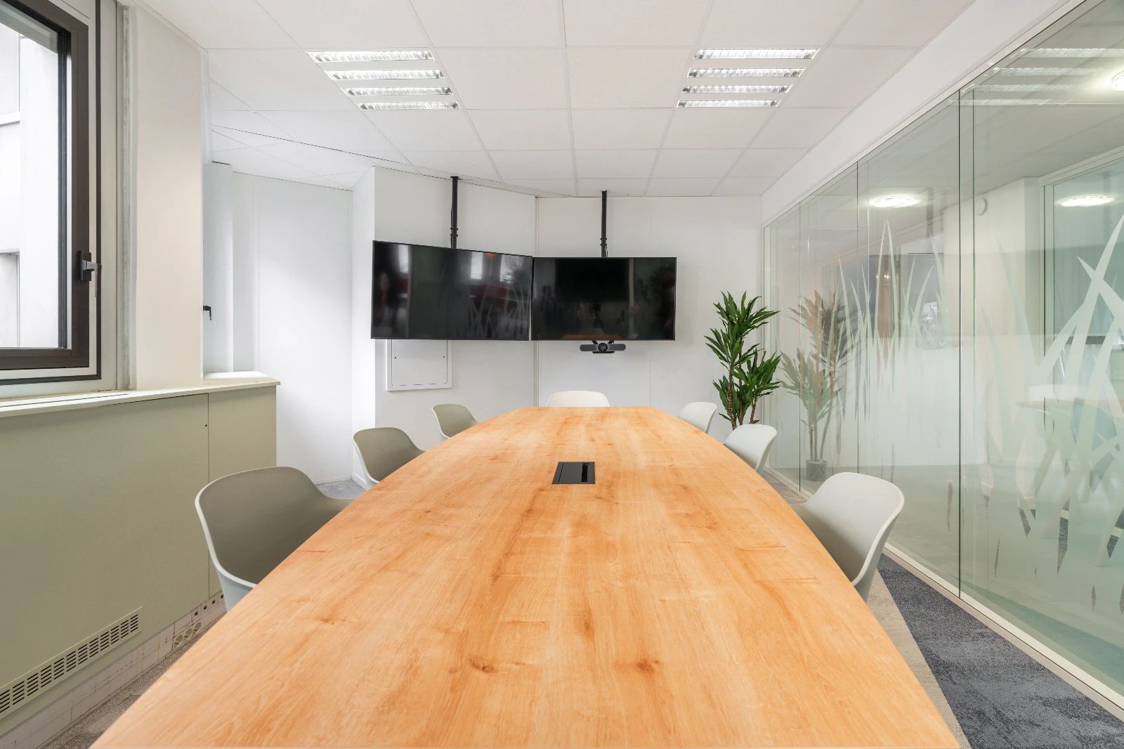 Bureau opéré · 15 à 22 postes · rue Jacques Dulud, Neuilly-Sur-Seine — photo 4/20