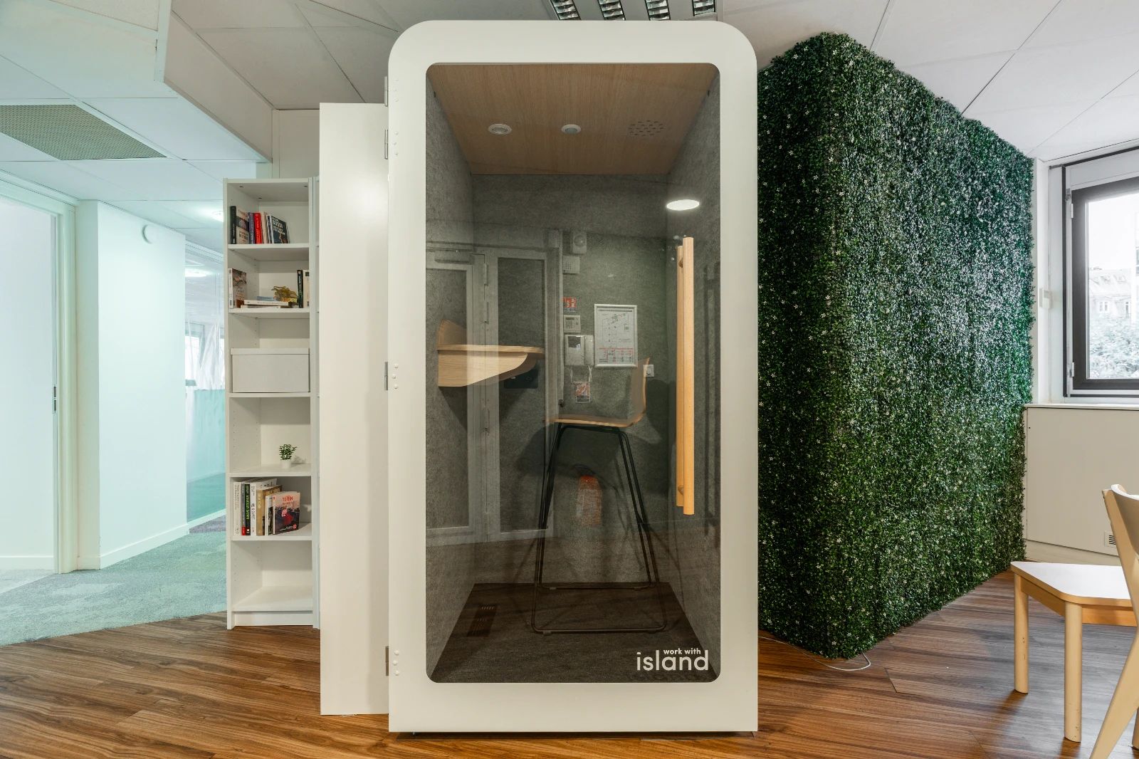 Bureau opéré · 15 à 22 postes · rue Jacques Dulud, Neuilly-Sur-Seine — photo 13/20