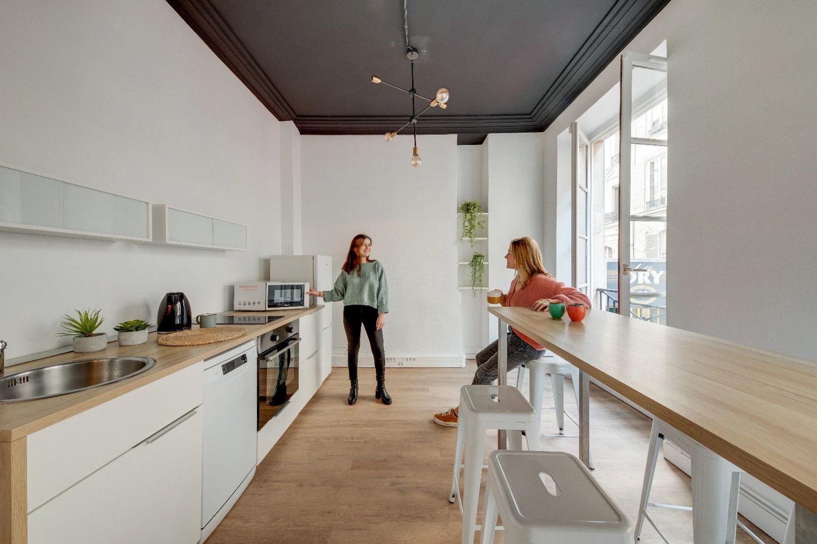 Bureau opéré · 20 à 26 postes · rue Martel, Paris 10e — photo 3/5